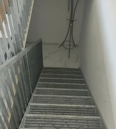 Durchreisestop Mit Am Aussergewoehnlichen Spitzboden Mit Autobetten Und Bad ,kueche Im Souterain Deining
